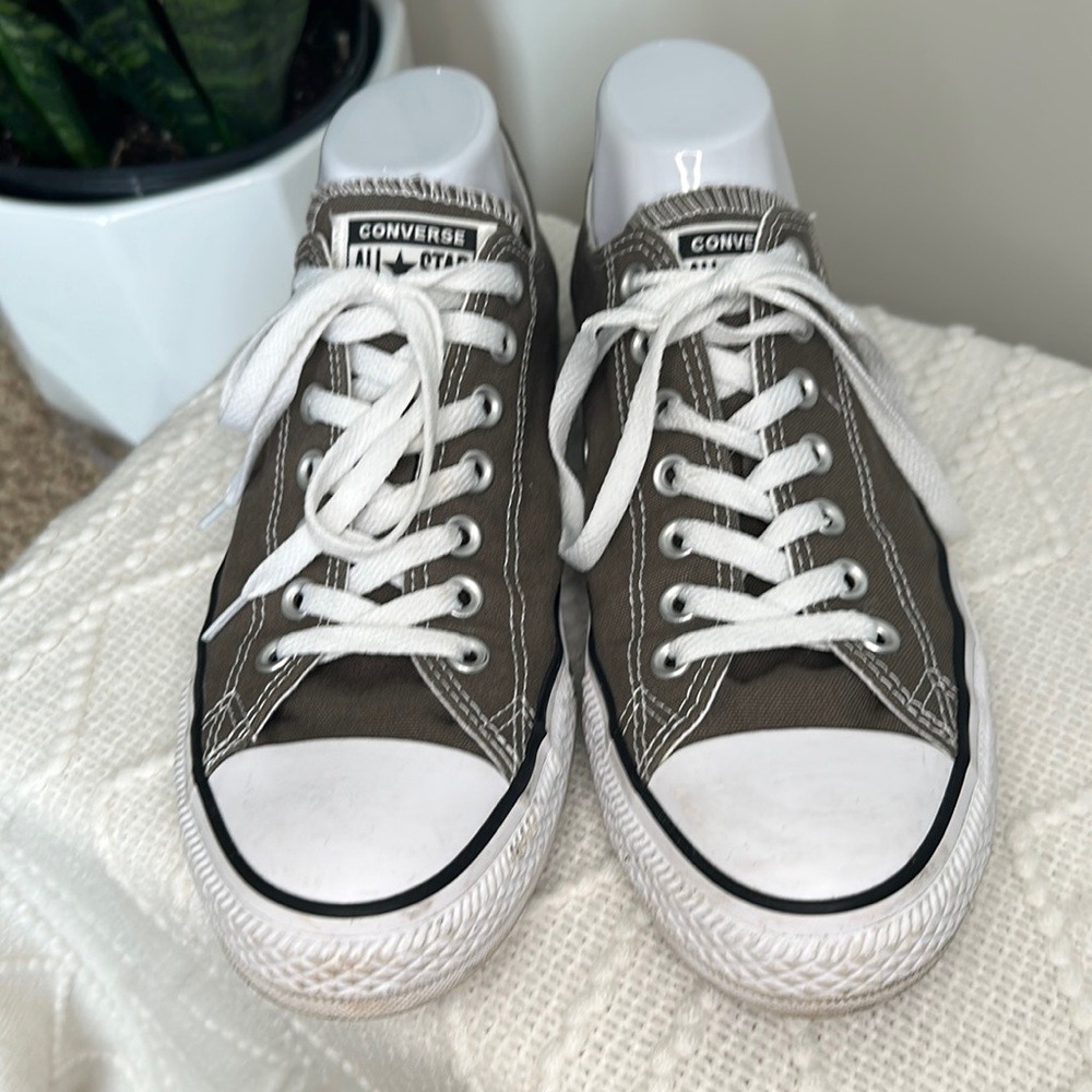 Mens 9, Womens 11 gray Converse All stars, great used condition